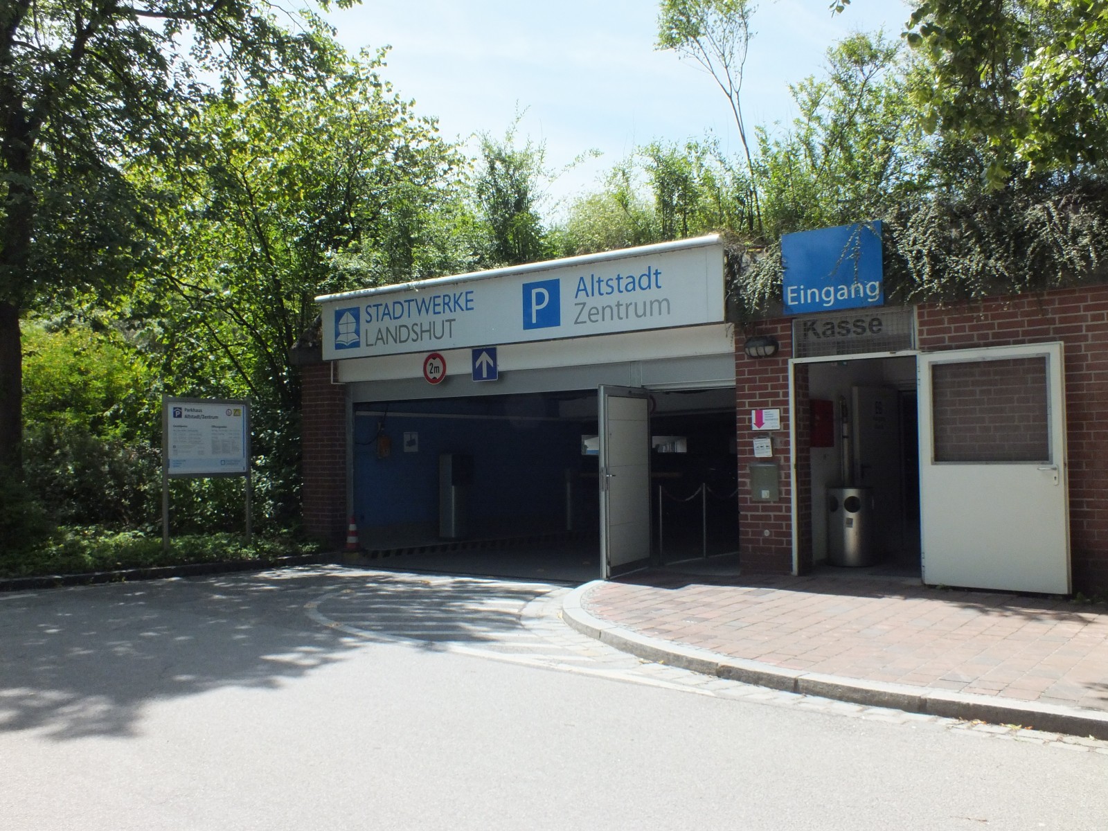 Parkhaus-Altstadt-Zentrum Einfahrt zum Parkhaus Altstadt Zentrum