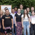 Die engagierten Schulbuslotsen mit den Projektpartnern.