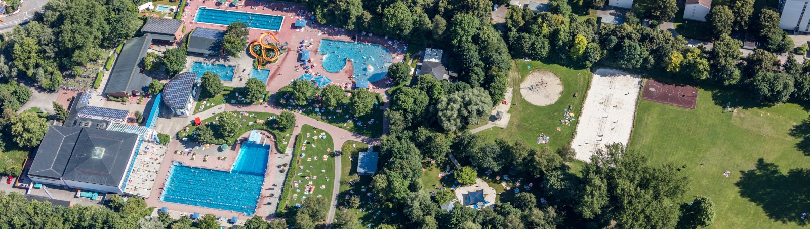 Luftaufnahme des Landshuter Stadtbads